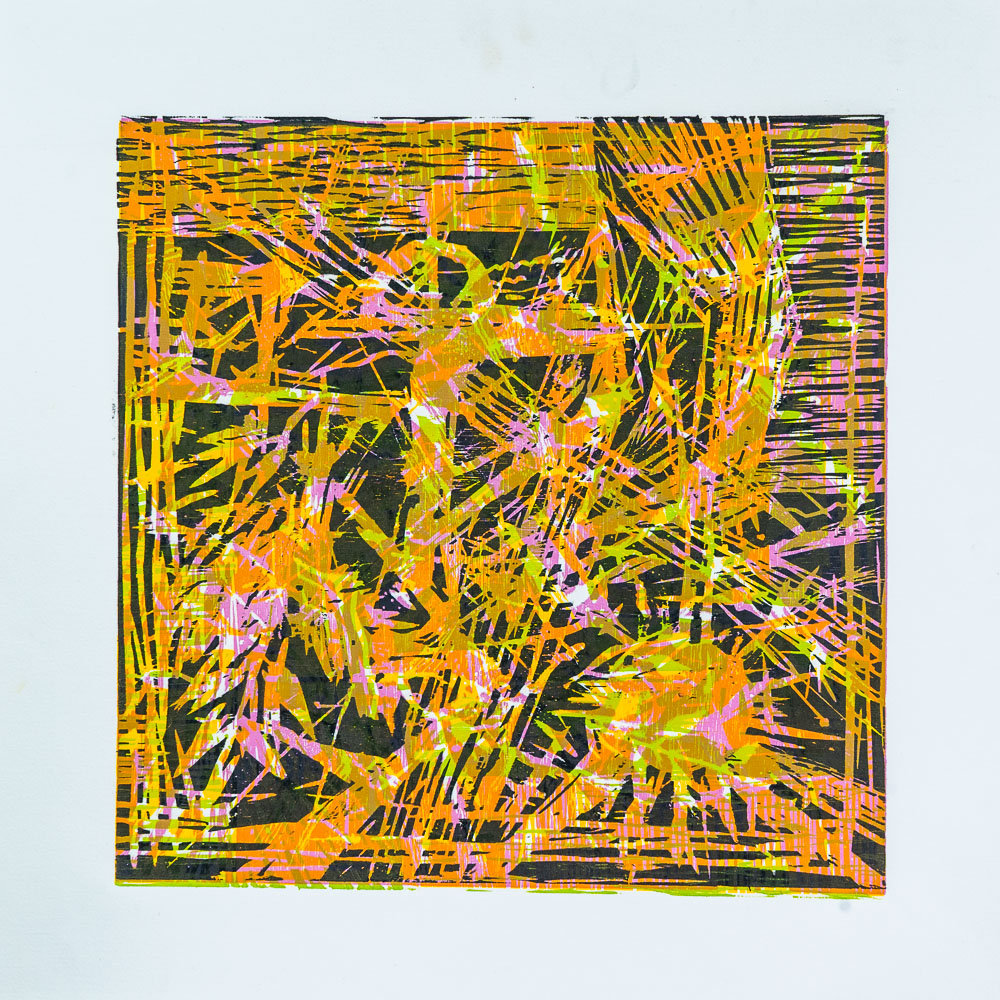 Grabado "Isaac no seas pesado que ya te mando el disco duro!" de Laban (Jorge Labandeira): cuadrado negro cubierto de líneas finas cruzadas en amarillo, naranja y rosa, como un enjambre de rayas, sobre papel blanco.