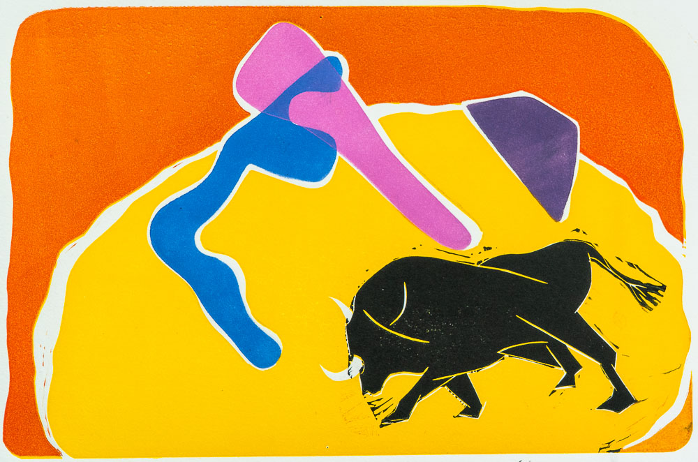 Grabado "Que mire quien quiera" de Laban (Jorge Labandeira): un toro negro corre sobre un fondo amarillo rodeado de naranja; encima, formas curvas rosa, azul y violeta como una figura abstracta, sobre papel blanco.