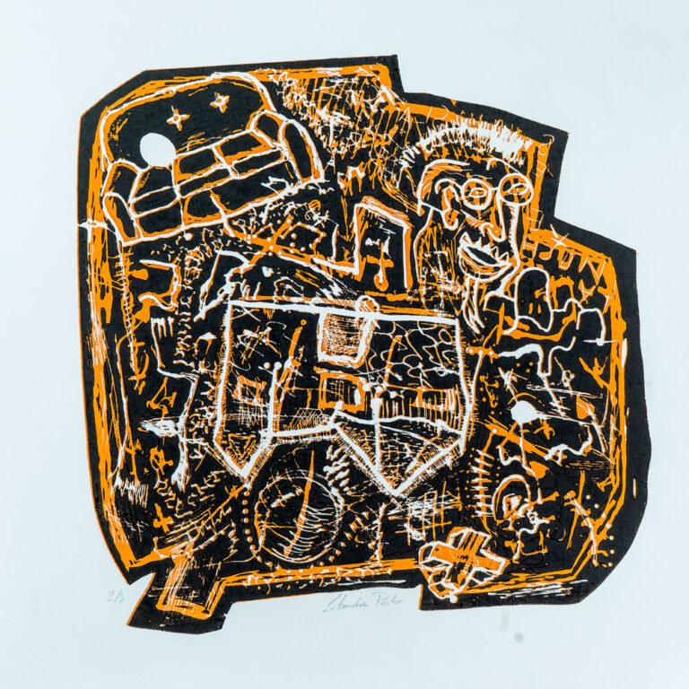 Grabado "Mi reino" de Laban (Jorge Labandeira): forma negra irregular recortada, con el borde y un enredo de figuras, caras y objetos en naranja y blanco tallados en su interior, sobre papel blanco.