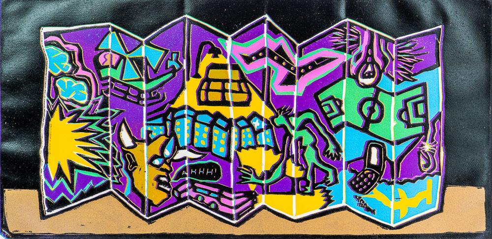 Grabado "Biombo mid Century" de Laban (Jorge Labandeira): un biombo plegado en zigzag, decorado con figuras, caras, un teléfono y símbolos en morado, verde, amarillo y rosa, sobre fondo negro y suelo ocre.